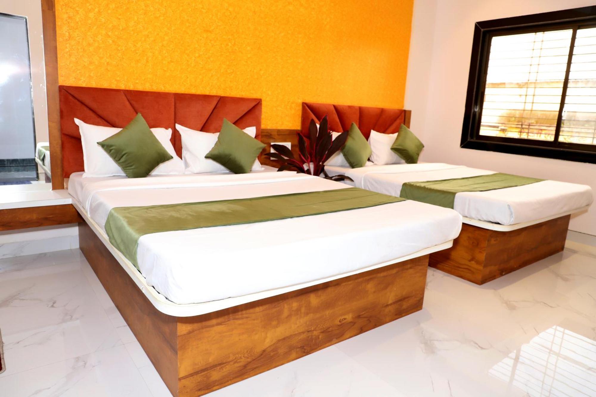 Hotel Grand Khuldabad Kültér fotó